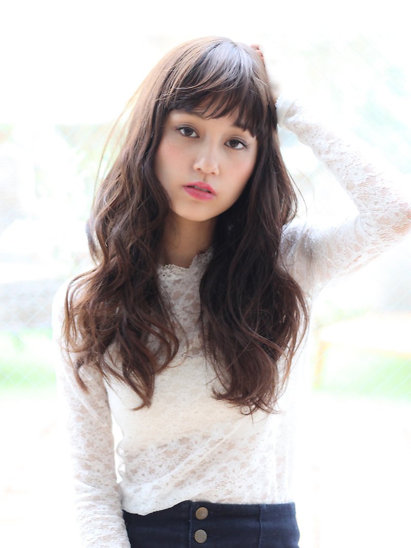 前髪ぱっつん大人可愛いひし形ナチュラルウェーブ20代30代40代