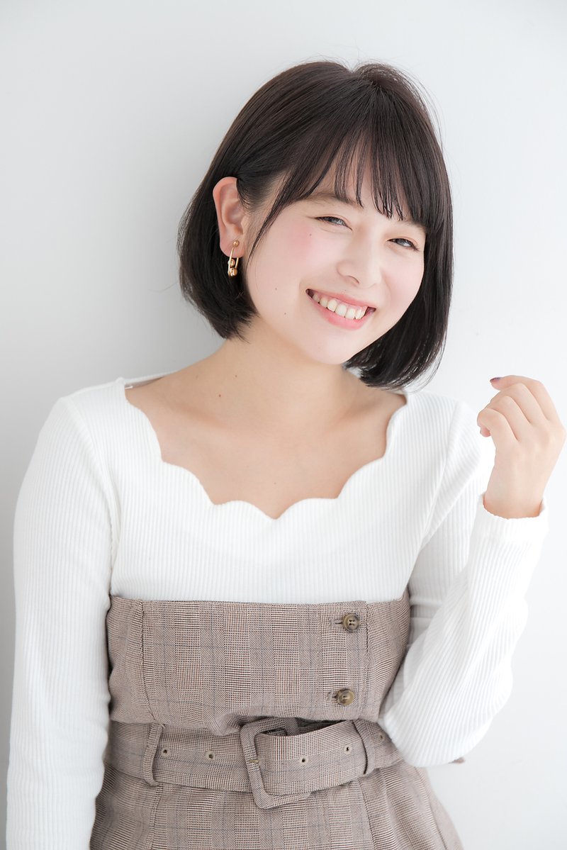 小顔に見える耳かけふんわり黒髪ボブ