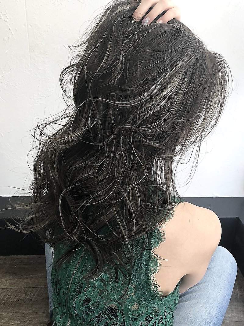 アッシュグリーンってどんな髪色 明るさ レングス別にヘアスタイルをご紹介 おすすめアレンジも ホットペッパービューティーマガジン