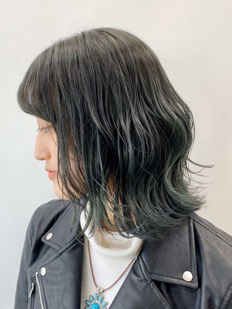 アッシュグリーンってどんな髪色 明るさ レングス別にヘアスタイルをご紹介 おすすめアレンジも ホットペッパービューティーマガジン アッシュグリーンってどんな髪色 明るさ レングス別にヘアスタイルをご紹介 おすすめアレンジも ホットペッパービューティーマガジン