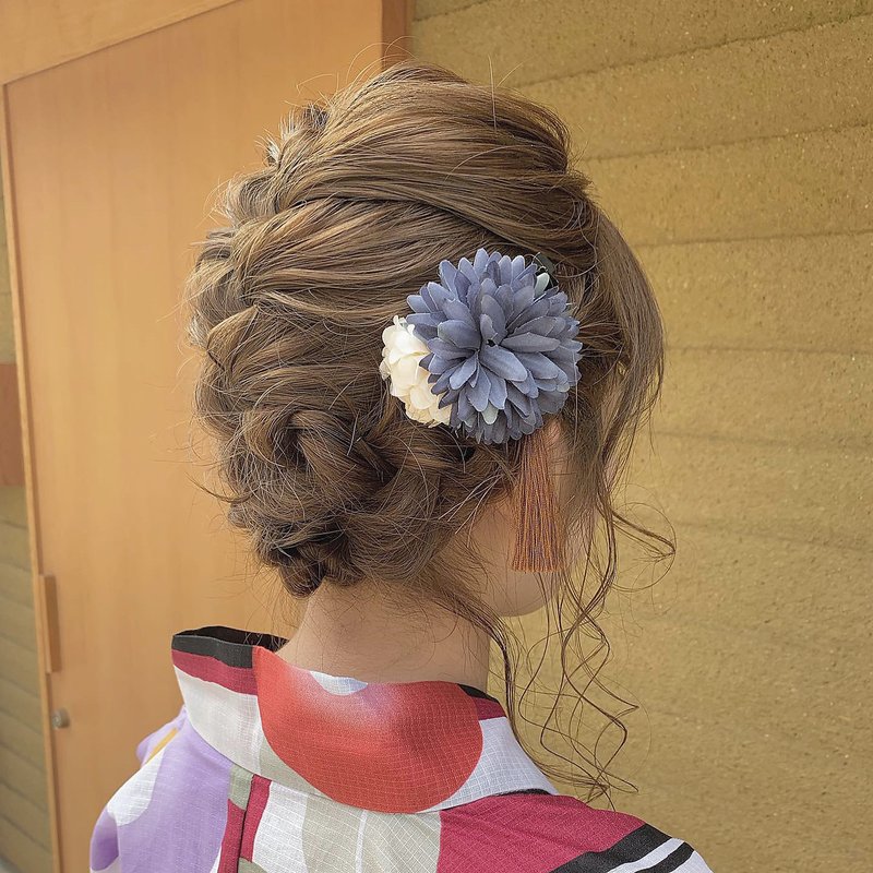 21年春 ミディアムさん向け卒業式のヘアアレンジカタログ 袴姿 制服に ホットペッパービューティーマガジン