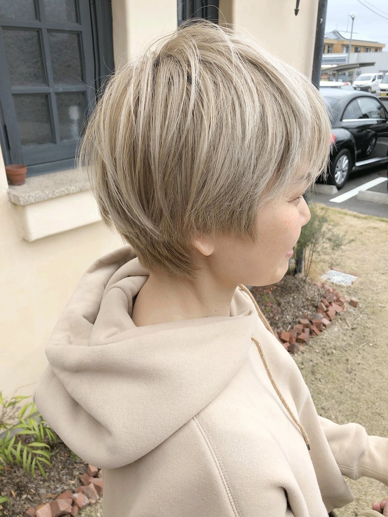 ケアブリーチ  丸みショート ミルクティ ベージュ ショートボブ 