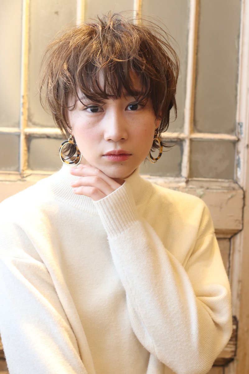 21年はナチュラルショートが旬 飾らない大人っぽさがおしゃれなスタイル ホットペッパービューティーマガジン