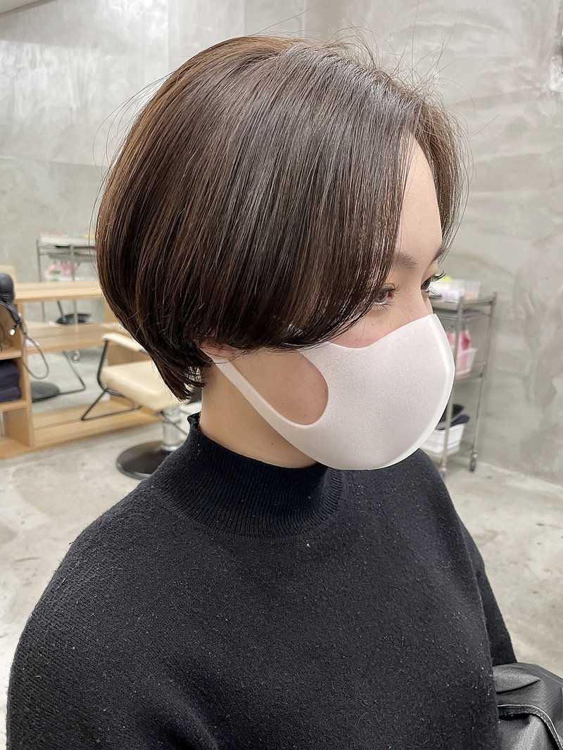 大人かわいい丸み小顔ハンサムショート前下がりひし形（徳竹）