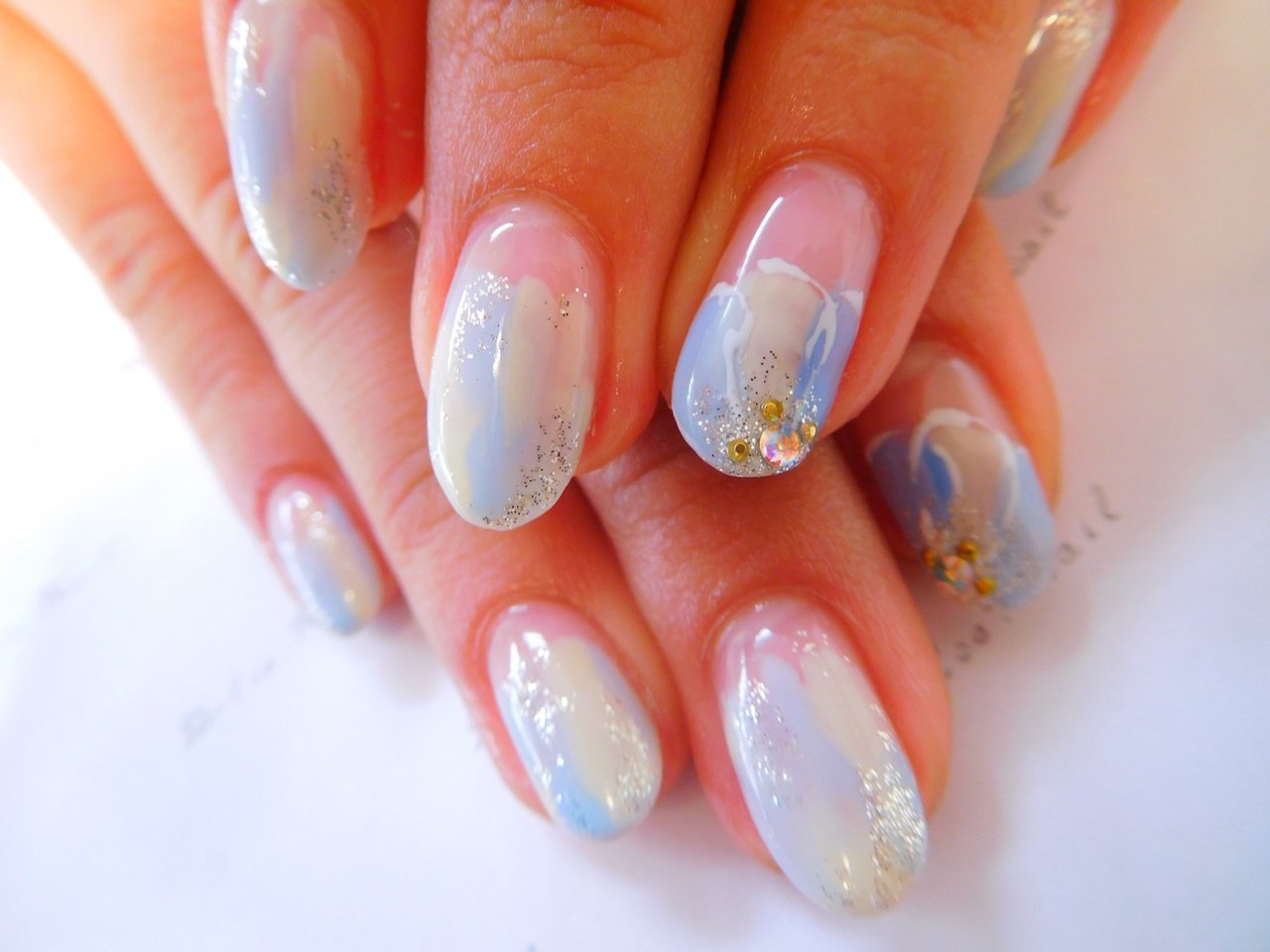 この夏トレンドの 最新ネイルデザイン をチェック 流行のネイルをまとって 夏気分を盛り上げよう ホットペッパービューティーマガジン