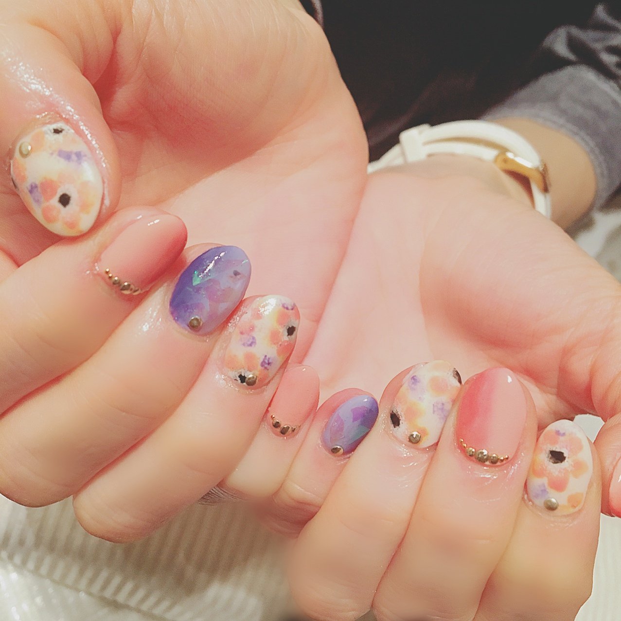 大人可愛い手描きのネイルアート ワンランク上のデザインをチェックしよう ホットペッパービューティーマガジン 大人可愛い手描きのネイルアート ワンランク上のデザインをチェックしよう ホットペッパービューティーマガジン