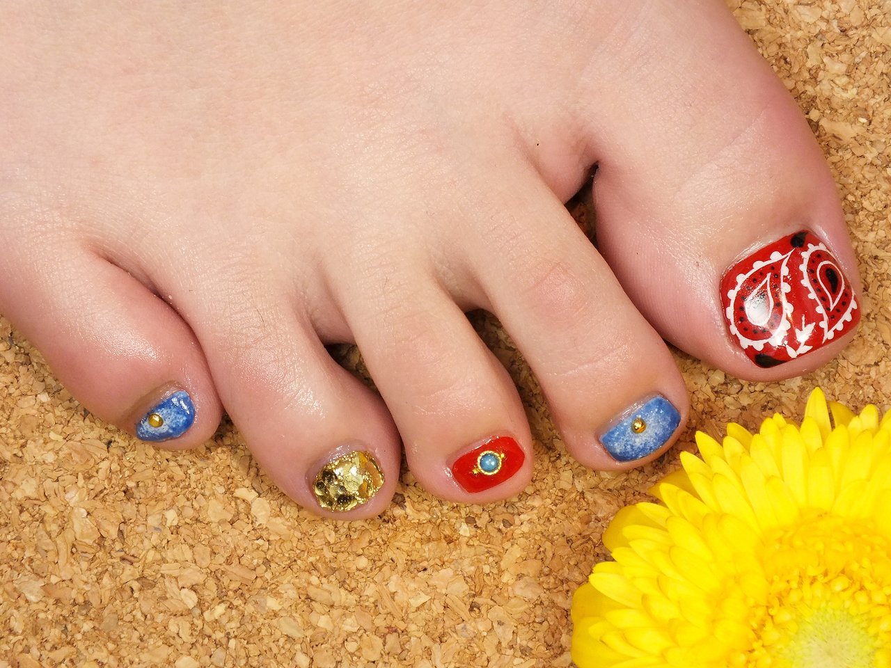 夏はフットネイルで冒険しちゃおう この夏トレンドの フットネイル デザインをチェック ホットペッパービューティーマガジン