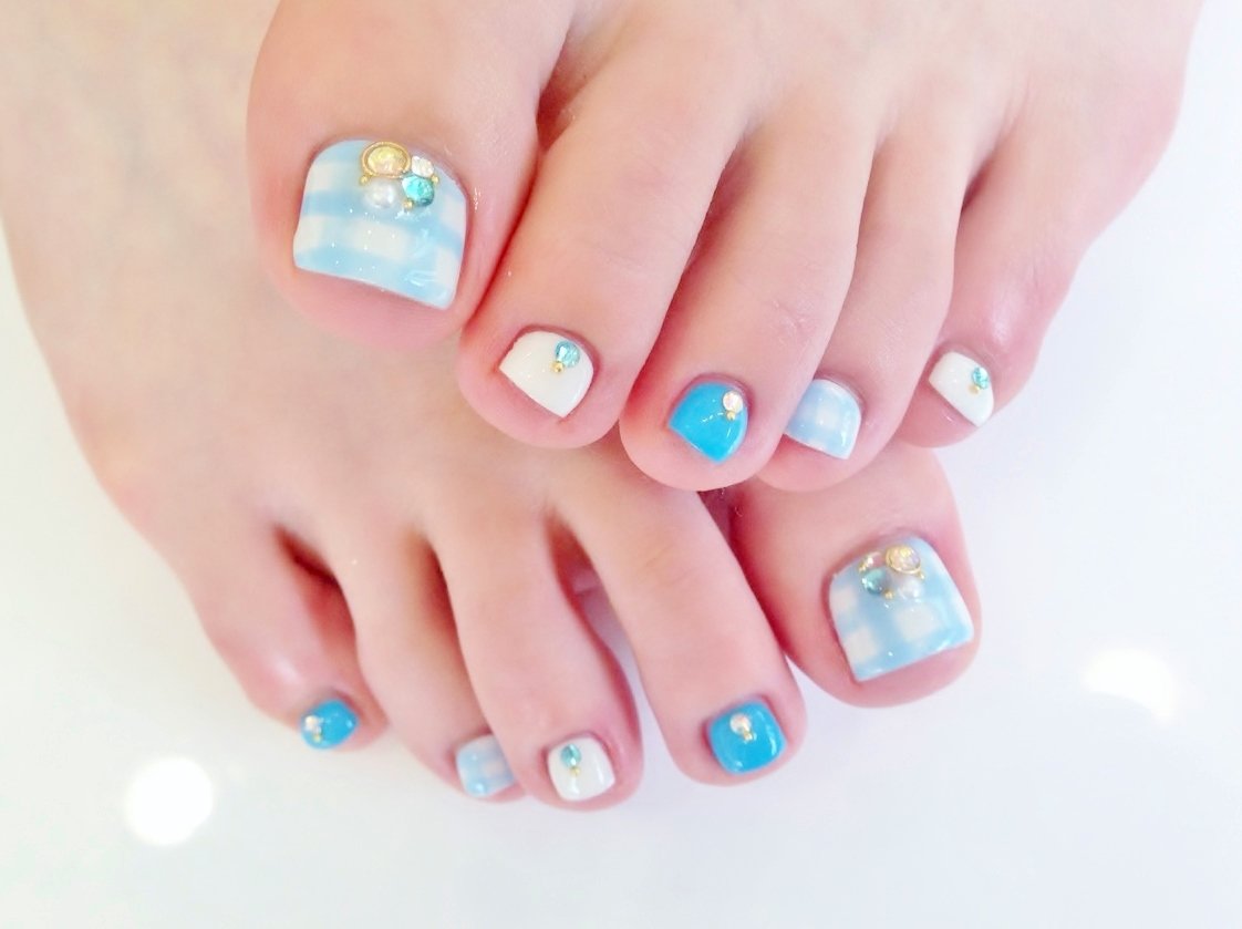 夏はフットネイルで冒険しちゃおう この夏トレンドの フットネイル デザインをチェック ホットペッパービューティーマガジン