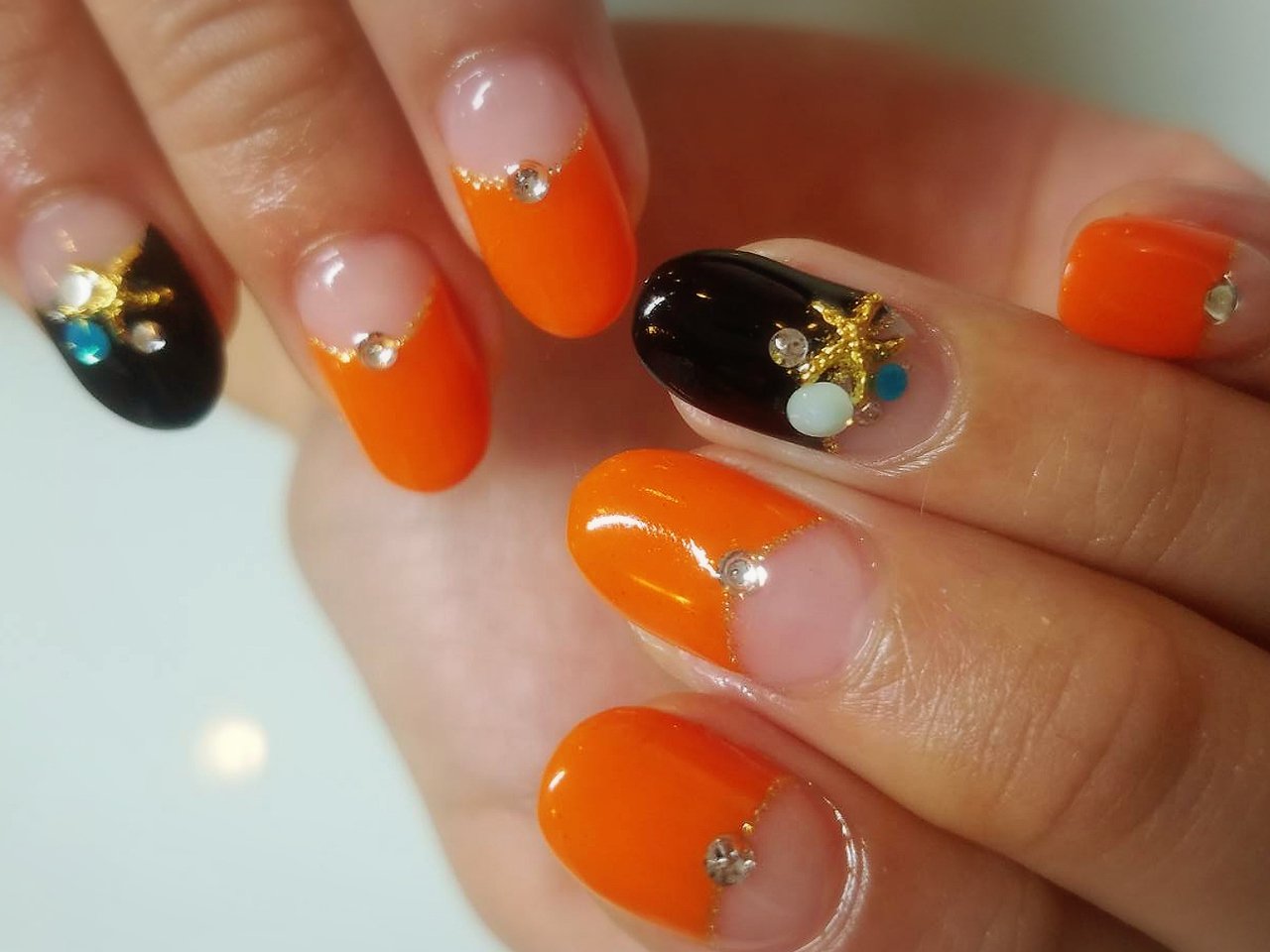 大人の ハロウィンネイル 特集 シンプル ポップなデザインをまとってイベント気分を盛り上げよう ホットペッパービューティーマガジン