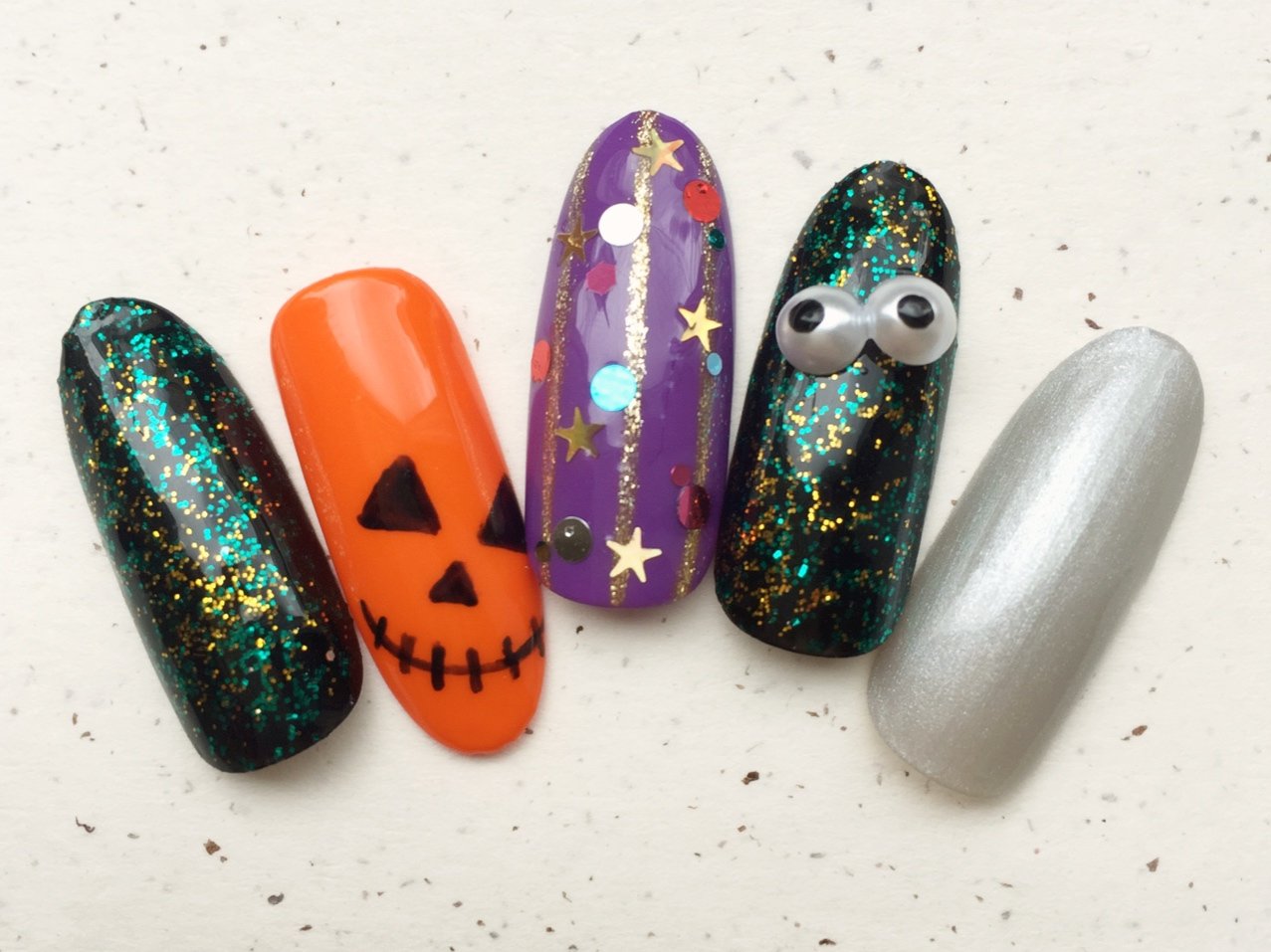 大人の ハロウィンネイル 特集 シンプル ポップなデザインをまとってイベント気分を盛り上げよう ホットペッパービューティーマガジン 大人の ハロウィンネイル 特集 シンプル ポップなデザインをまとってイベント気分を盛り上げよう ホットペッパービューティーマガジン