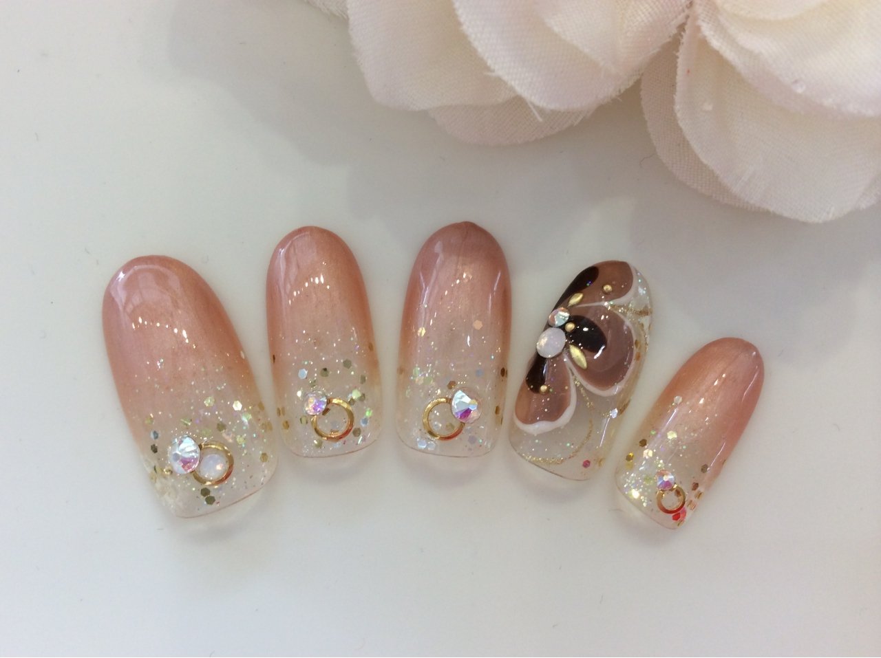 秋の恋を実らせよう フェミニンで好感度good な秋のモテネイル集 ホットペッパービューティーマガジン