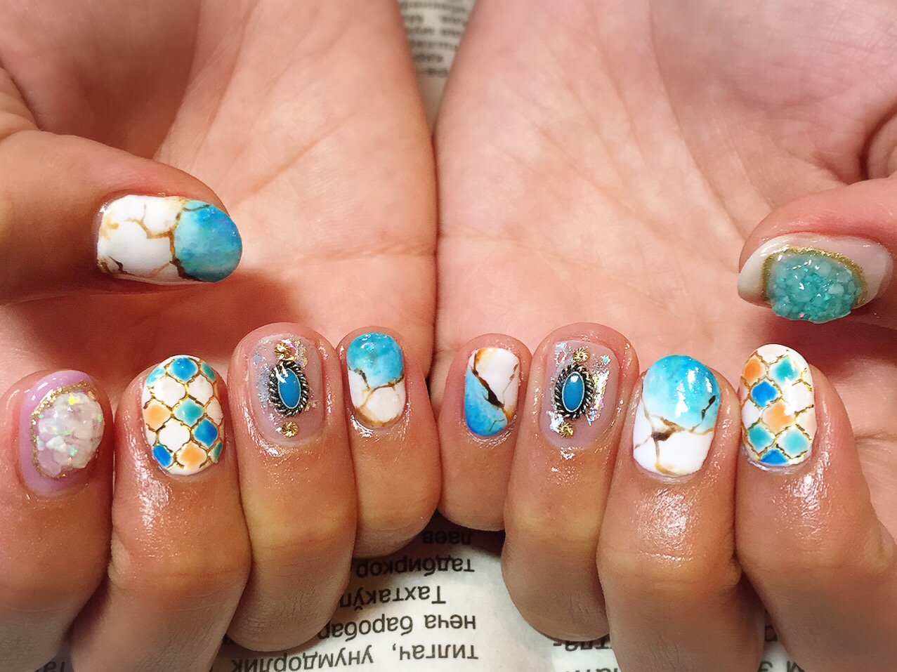 ドゥルージーネイルで指先を華やかに キラキラ ぷっくり質感にキュンとする女子が急増中 ホットペッパービューティーマガジン