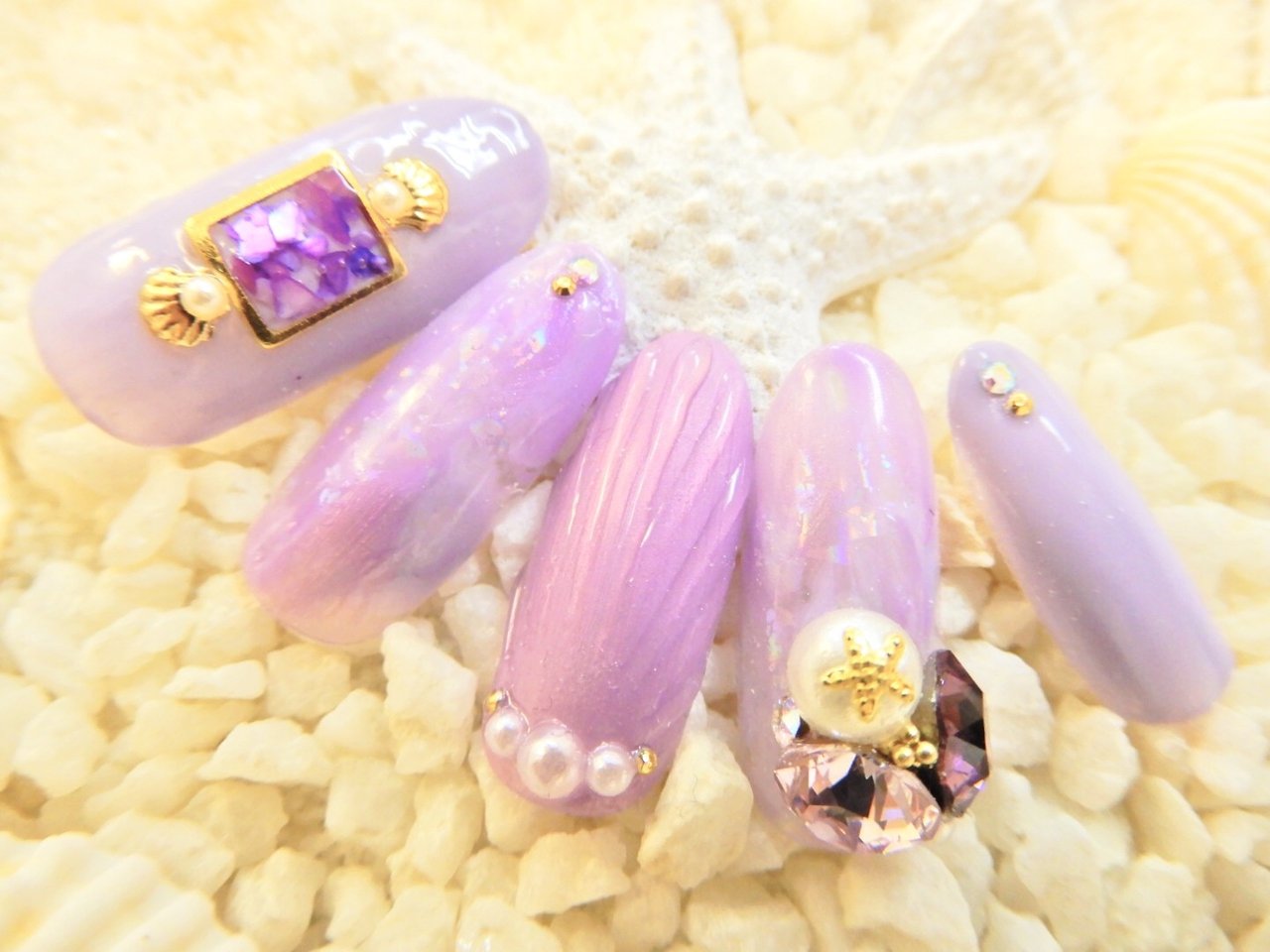 ドゥルージーネイルで指先を華やかに キラキラ ぷっくり質感にキュンとする女子が急増中 ホットペッパービューティーマガジン