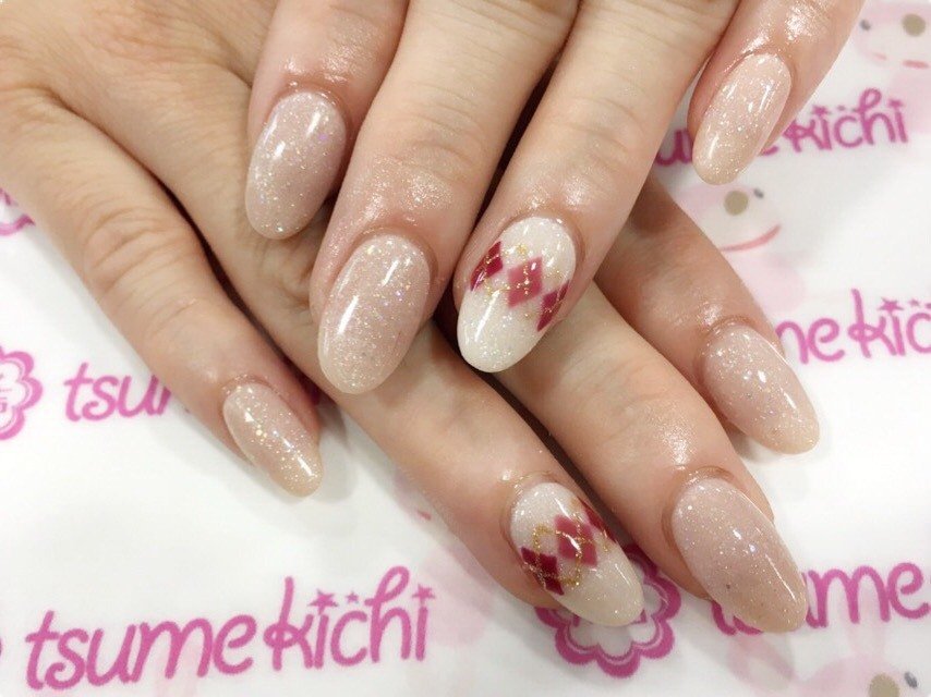 秋冬ネイルは アーガイル柄 がおすすめ 大人かわいい雰囲気の指先でおしゃれを楽しもう ホットペッパービューティーマガジン