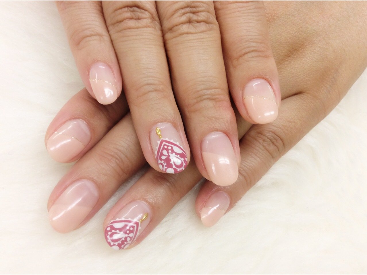 バンダナ柄ネイル で存在感のある指先に テイスト別おすすめデザインをご紹介 ホットペッパービューティーマガジン