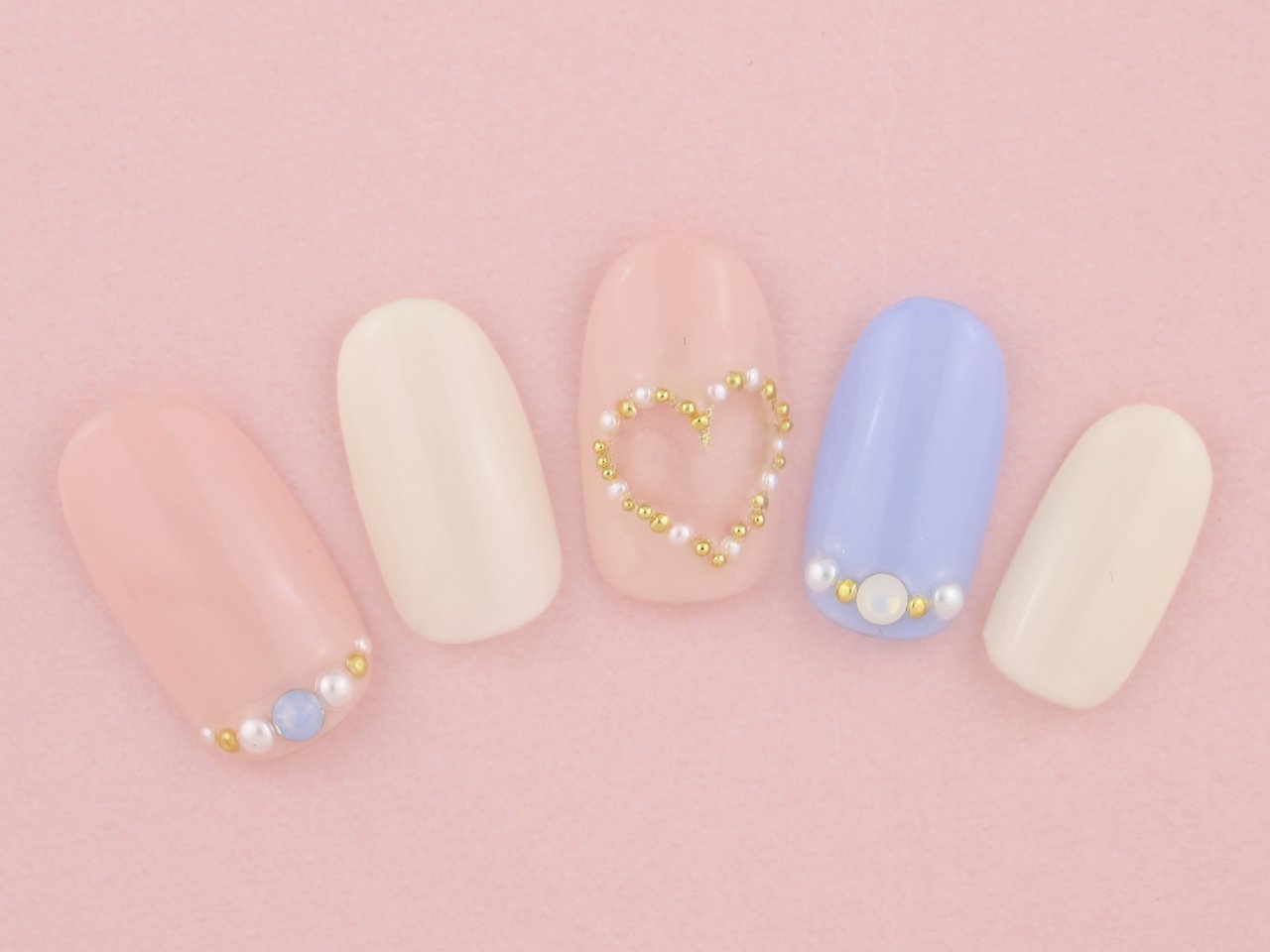 くり抜きネイル でおしゃれな指先に テイスト別におすすめデザインをご紹介 ホットペッパービューティーマガジン