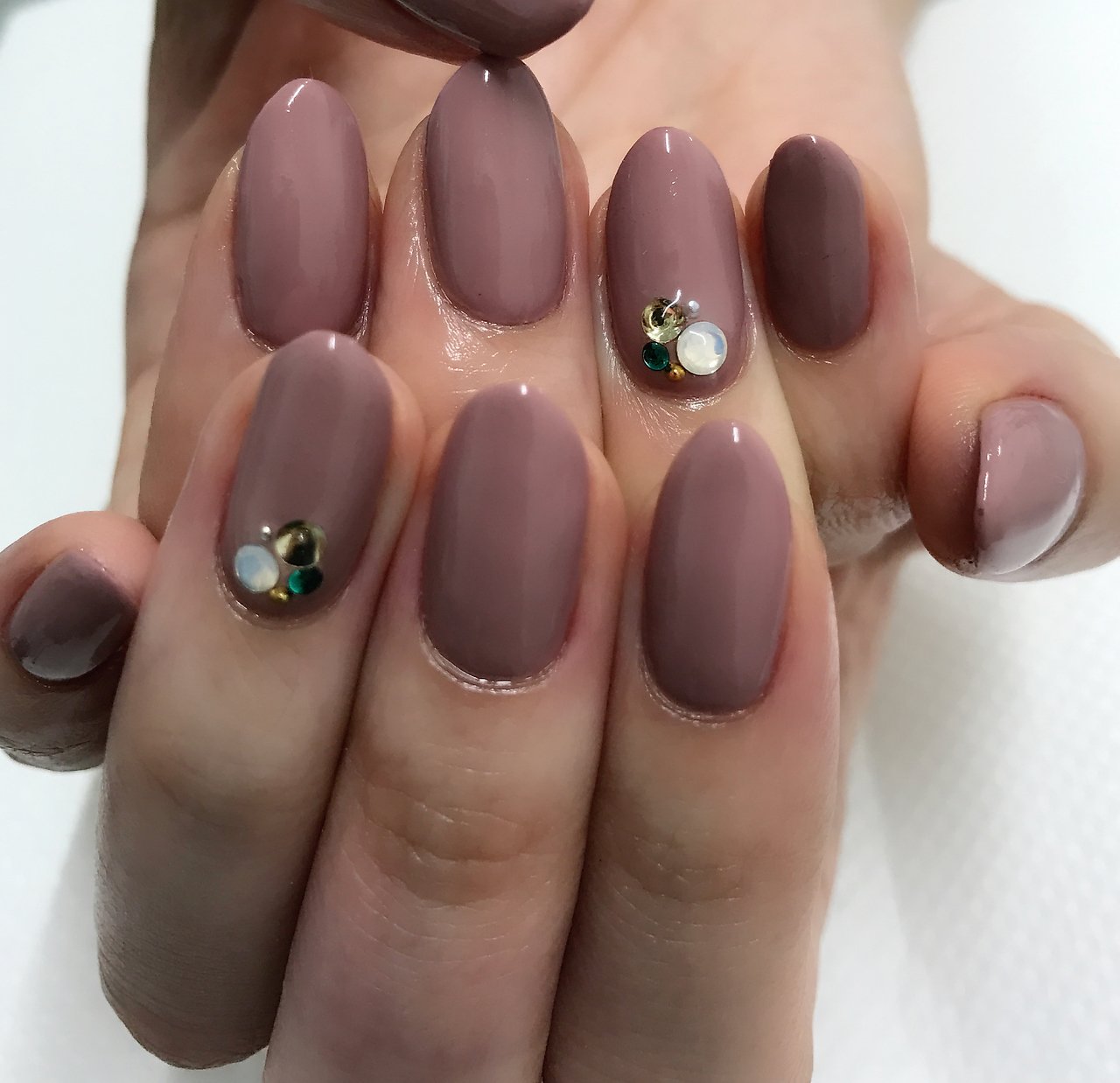 冬もやっぱりシンプルネイルが好き 4つのカラーで楽しむおしゃれネイルデザインカタログ ホットペッパービューティーマガジン 冬もやっぱりシンプルネイルが好き 4つのカラーで楽しむおしゃれネイルデザインカタログ ホットペッパービューティーマガジン