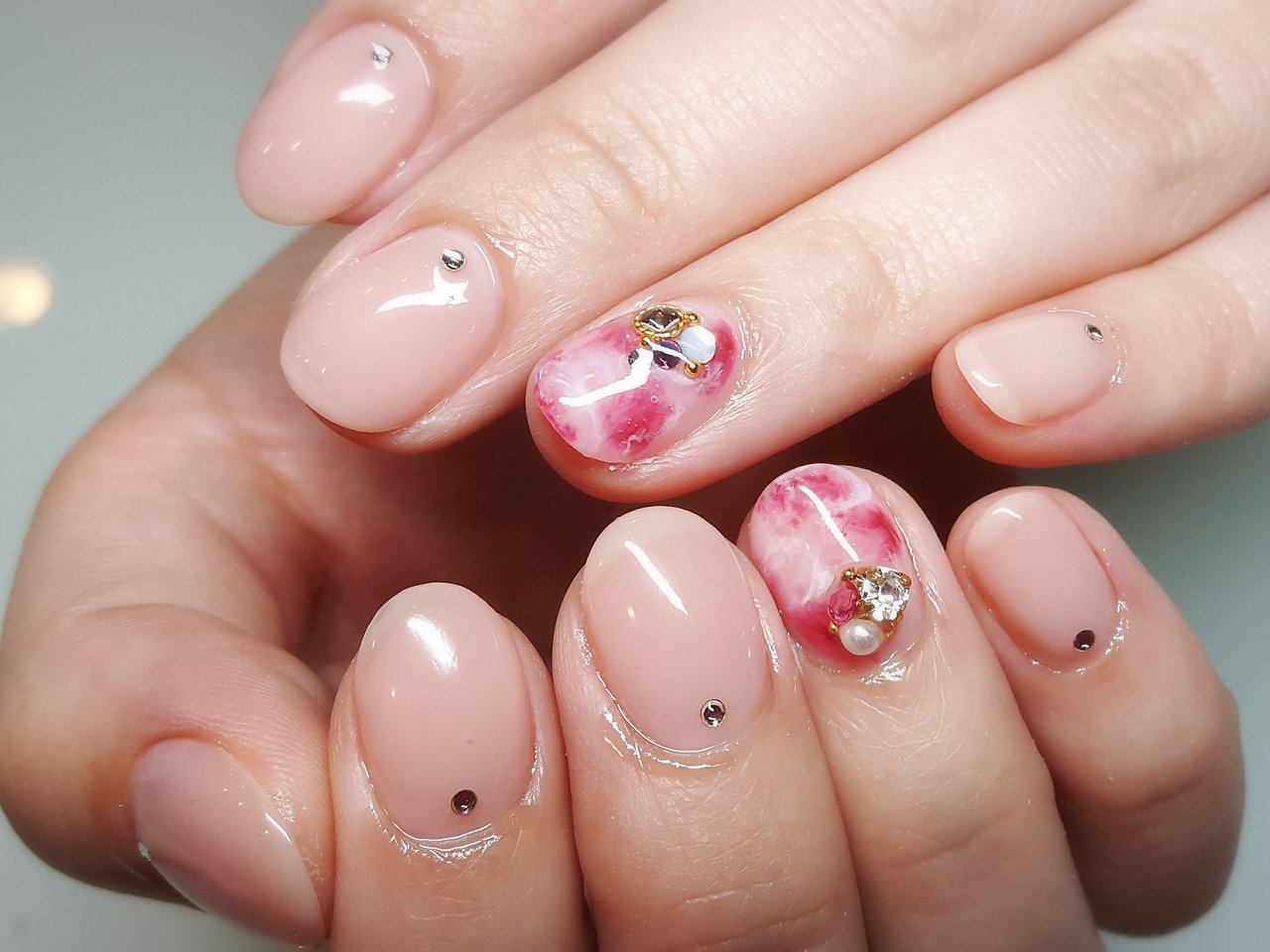 淡くかわいいタイダイネイル うっとり見惚れるフェミニンな指先に ホットペッパービューティーマガジン 淡くかわいいタイダイネイル うっとり見惚れるフェミニンな指先に ホットペッパービューティーマガジン