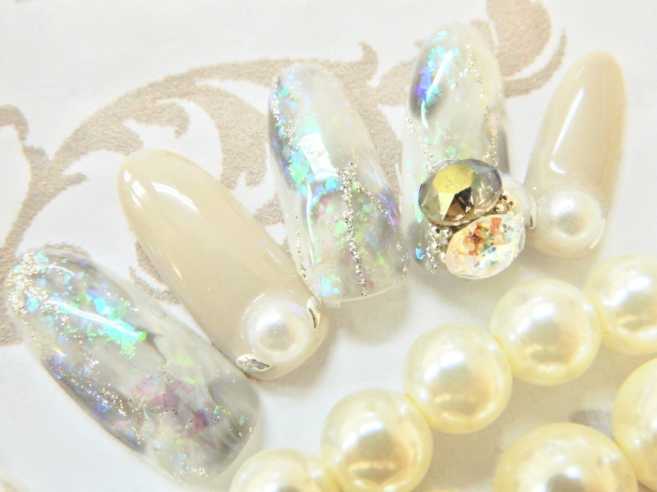 19年夏 涼しげなトレンドネイルで夏気分を盛り上げよう オーロラ シェルネイルなど ホットペッパービューティーマガジン