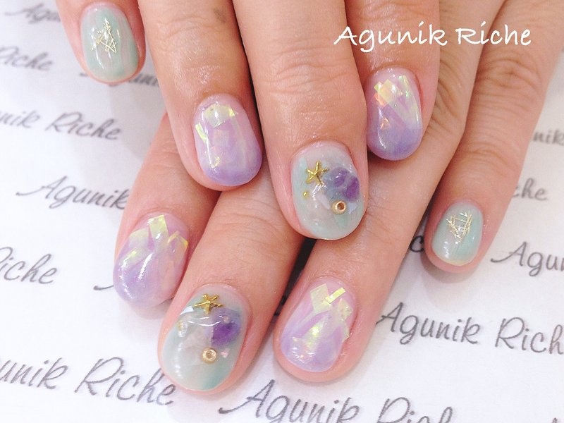 春ネイル これから来るトレンドデザインを カラー テイスト別にご紹介 ホットペッパービューティーマガジン