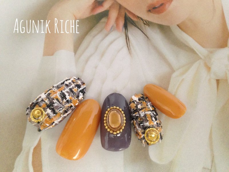 21年冬 高見えするツイードネイルで大人っぽ女子に おすすめデザインを大特集 ホットペッパービューティーマガジン