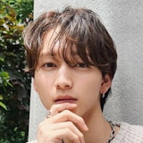 メンズヘアカラー2025年最新ガイド。人気色&ブリーチの有無による違いを解説