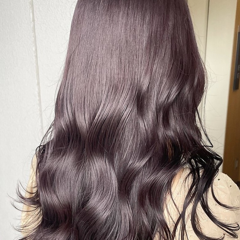 ラベンダーカラーってどんな髪色？ブリーチありなしの違いとカラーサンプル集