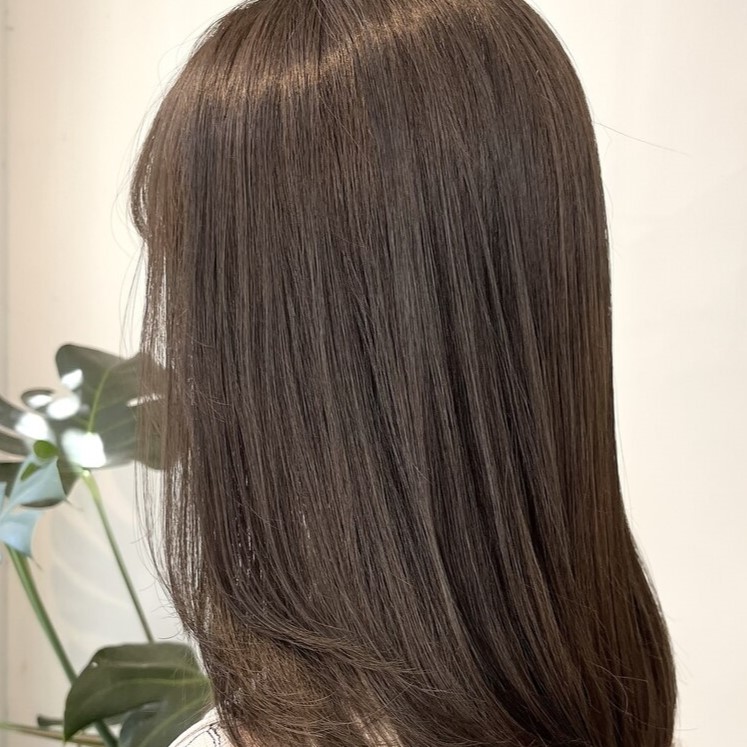 オリーブブラウンってどんな髪色?ブリーチの必要性と暗め明るめのカラー見本集