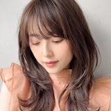 アッシュブラウンってどんな髪色？似合う人や明るめ暗めのヘアカラーサンプル