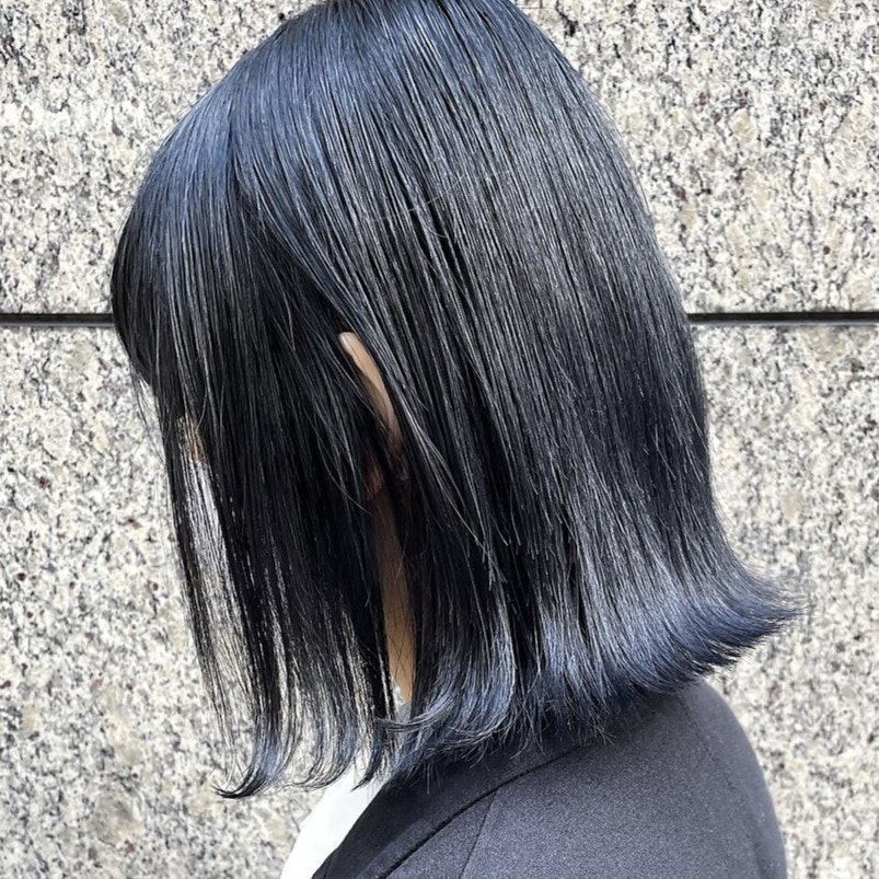 ネイビーブラックってどんな髪色？明るさ別レングス別のカラーサンプル集のサムネイル画像