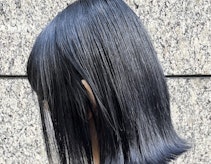 ネイビーブラックってどんな髪色?明るさ別レングス別のカラーサンプル集