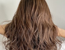 ショコラベージュってどんな髪色?色味の特徴から似合う人、明るさ別見本集まで