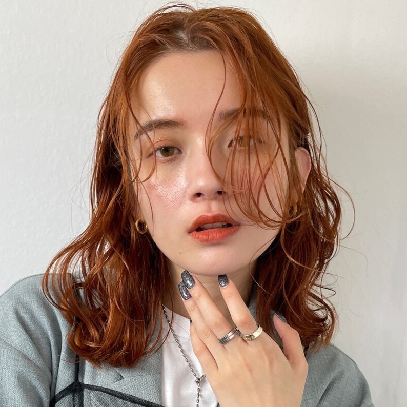 オレンジブラウンってどんな髪色?似合うタイプや明るめ暗め別スタイル見本集のサムネイル画像