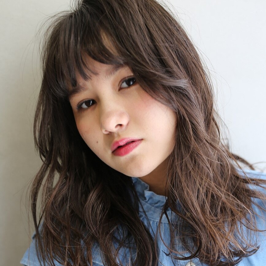 ココアブラウンってどんな髪色?同系色との違いからブリーチ有無の色味までのサムネイル画像