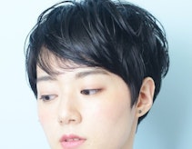 40代に似合うベリーショート。若々しい印象をつくるポイントやスタイル実例