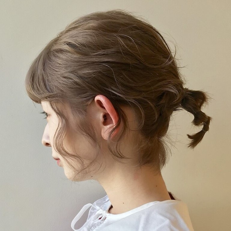 ボブの簡単ヘアアレンジ2025年版。イラストで学ぶアレンジ参考集のサムネイル画像