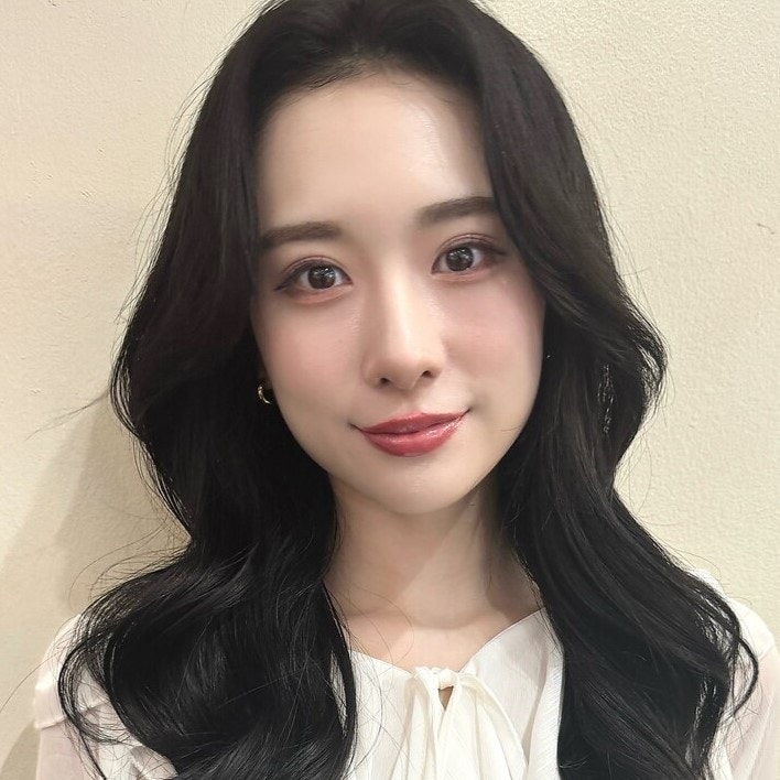 ブルベ冬に似合う髪色は?2025年版ウィンター向け明るめ暗めヘアカラーガイドのサムネイル画像