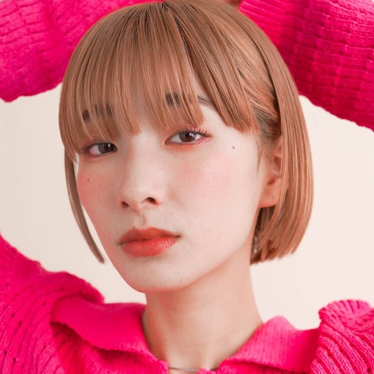 コーラルピンクってどんな髪色?ブリーチの必要性やトーンがわかるカラーサンプルのサムネイル画像