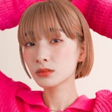 コーラルピンクってどんな髪色?ブリーチの必要性やトーンがわかるカラーサンプル