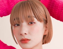 コーラルピンクってどんな髪色?ブリーチの必要性やトーンがわかるカラーサンプル