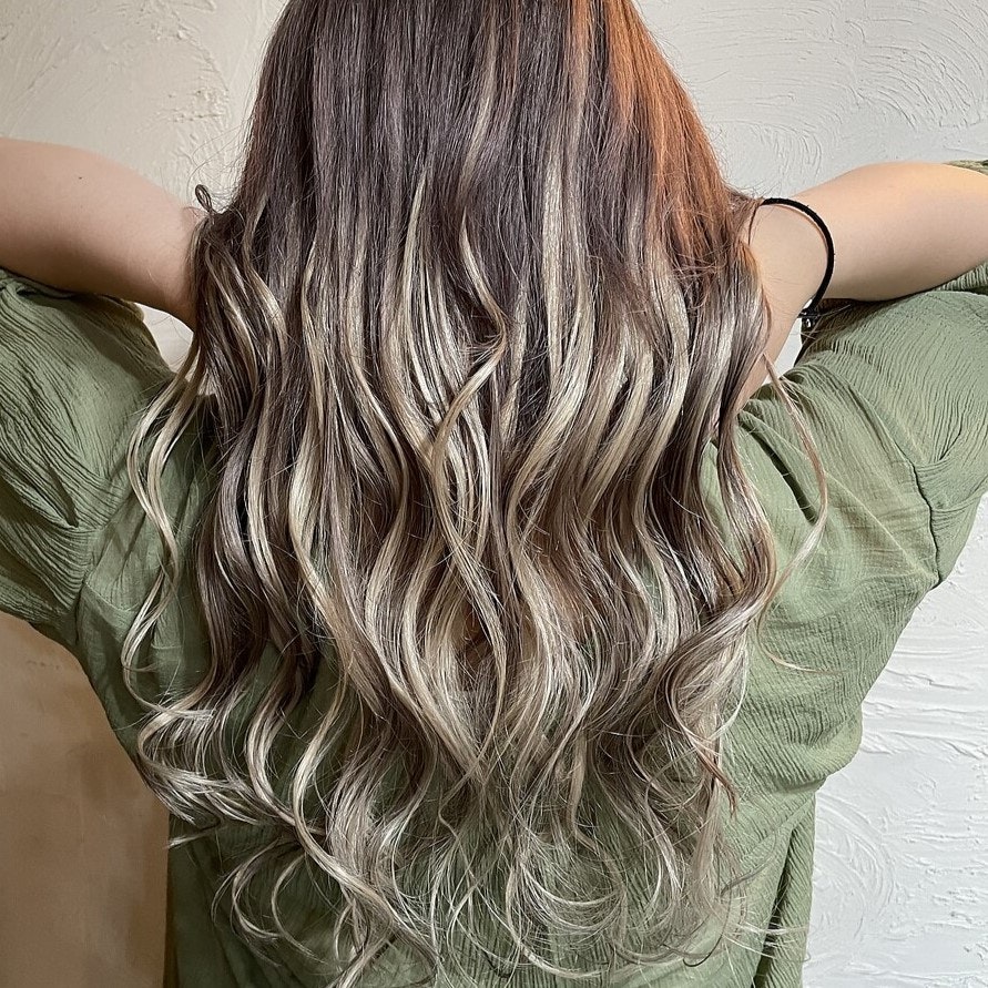 プルエクステとは?普通のエクステとの違いやメリットを解説のサムネイル画像