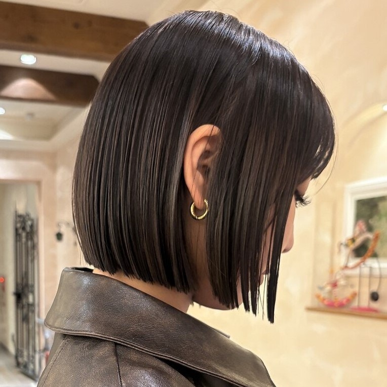 ダークブラウンってどんな髪色?明るさや色落ちを実例カタログとともに解説のサムネイル画像