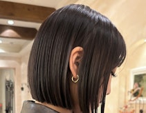 ダークブラウンってどんな髪色?明るさや色落ちを実例カタログとともに解説