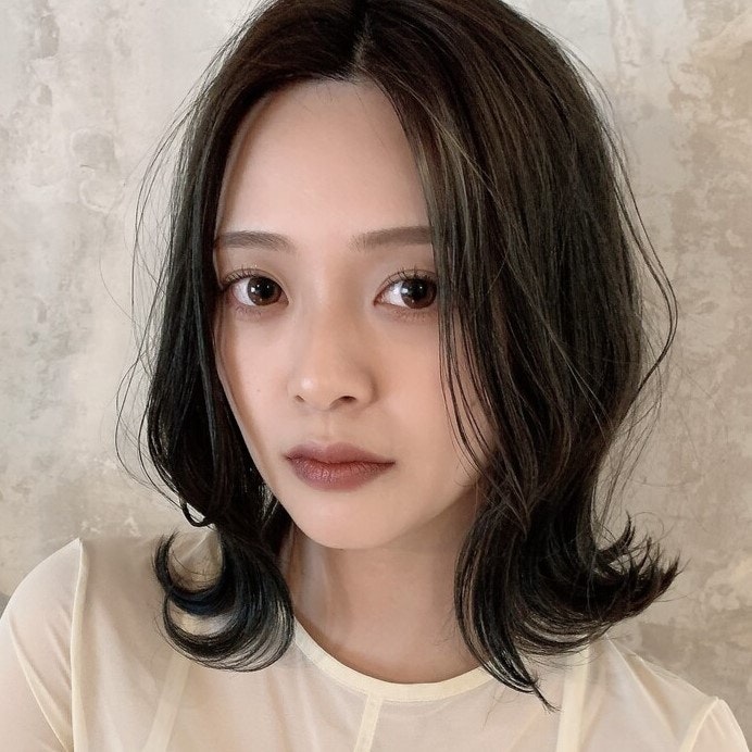 アッシュグレージュってどんな髪色？他カラーとの違いやブリーチ有無、色見本ものサムネイル画像