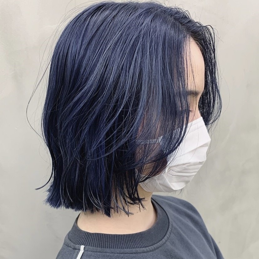 ネイビーってどんな髪色？特徴から気になる色落ち、おすすめヘアカラー見本までのサムネイル画像