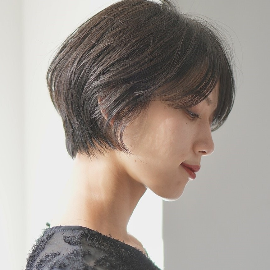 50代向け前髪ありショートボブ見本集。似合わせのポイントとおすすめスタイルのサムネイル画像