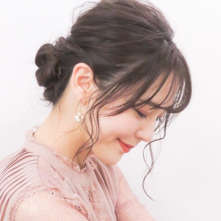 ミディアム向けヘアセット21選。前髪の有無とアレンジ別見本集のサムネイル画像