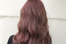 ピンクアッシュってどんな髪色？特徴と2026年版ヘアカラーサンプル集