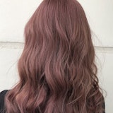 ピンクアッシュってどんな髪色?特徴と2026年版ヘアカラーサンプル集