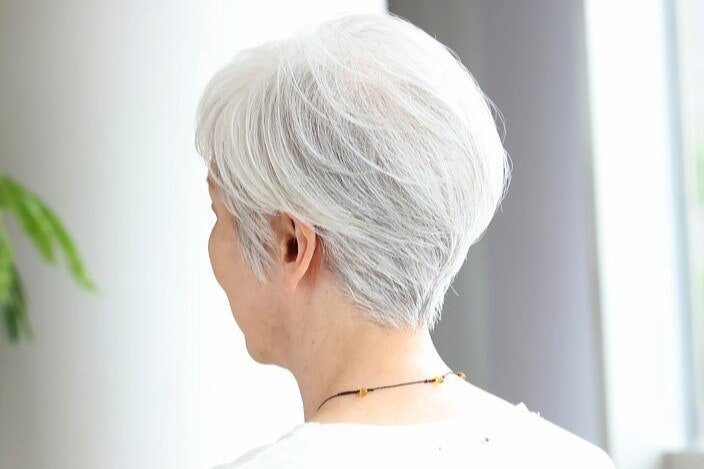 60代向け素敵なショートヘア見本集。若々しい髪型選びのポイントも解説のサムネイル画像